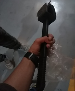 قمرا فرشة طويلة لتنظيف منقل شوي